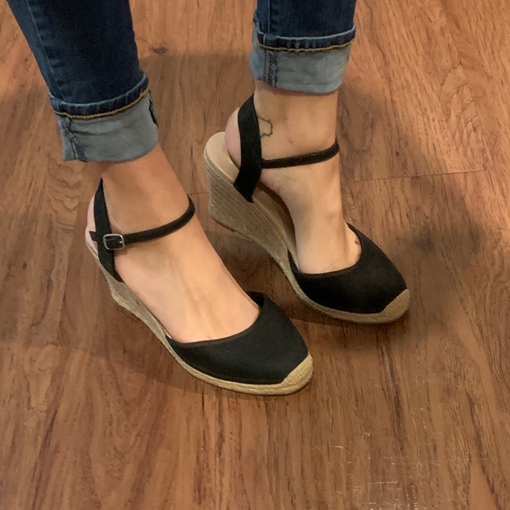 Me Too Black Wedges